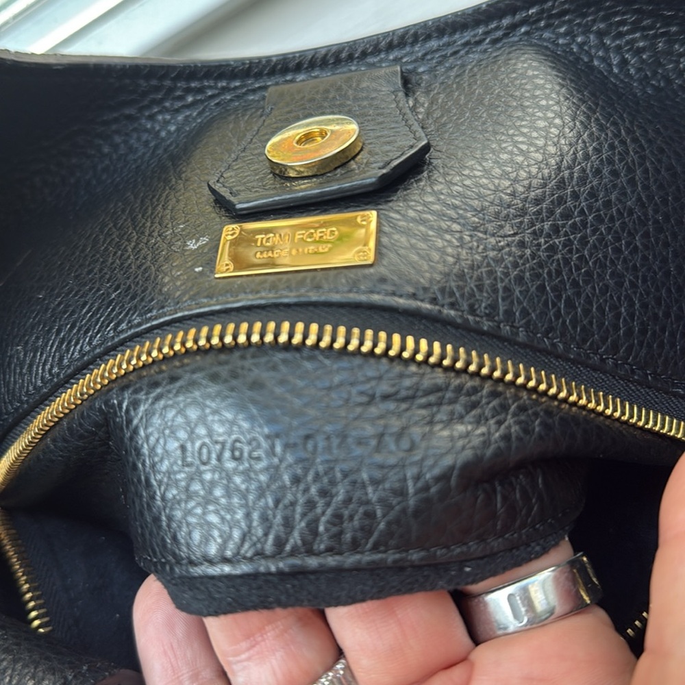 TOM FORD Elegant Black Leather Handbag - Picture 13 of 14